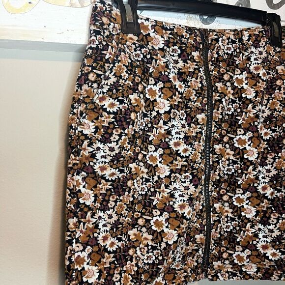 Arizona - Juniors brown floral corduroy mini skirt - Picture 2 of 8